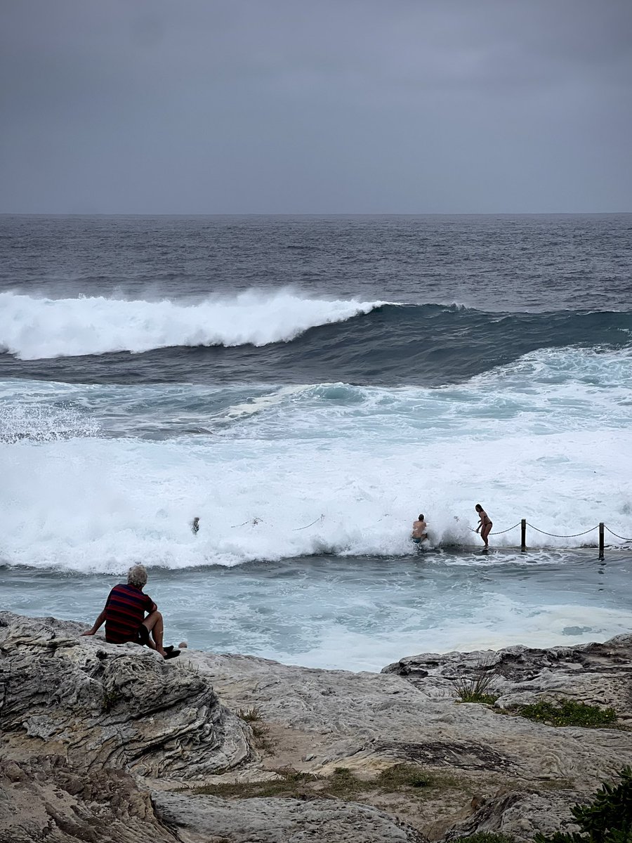 DrEmmaLJohnston's tweet photo. Sydney shenanigans.
#coast #surfsup #seapools https://t.co/FGW63K4HiT