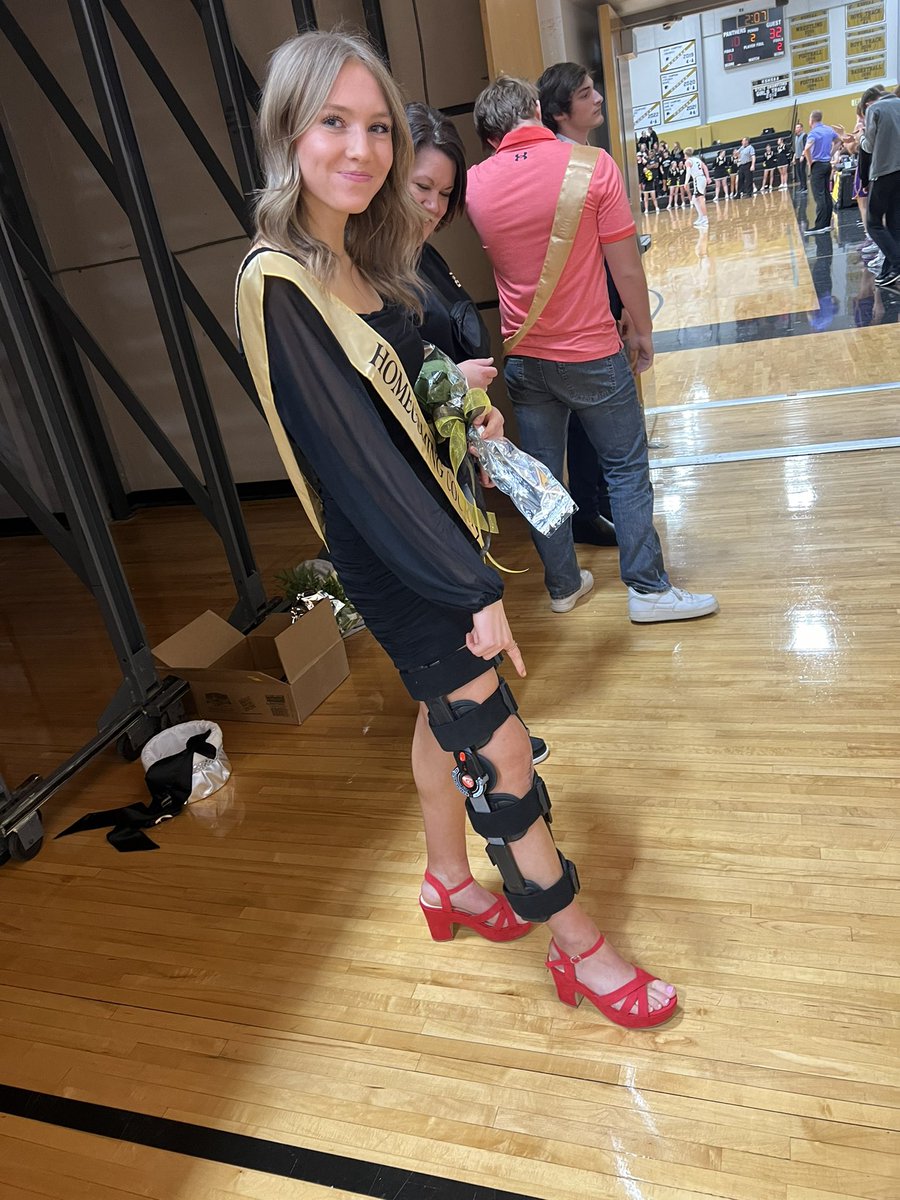 Basketball queens Josslyn and Hazel being incredible teammates☺️👑🐾🏀

Congrats to Hazel on being crowned homecoming Queen🤩👑🐾🏀
You two represent so much on and off the court👏🏻