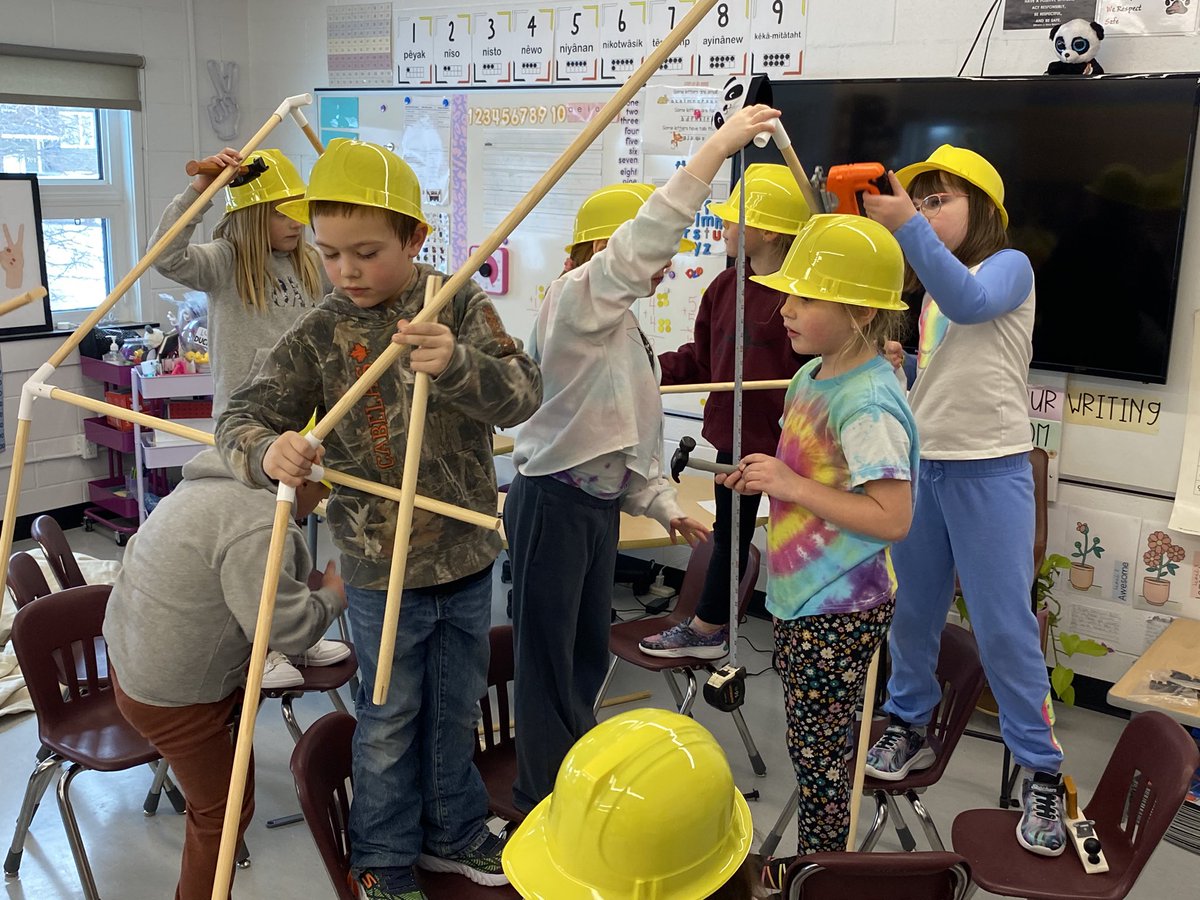 ShauneBeatty's tweet photo. Grade 1 construction area! 🚧 

Enjoyed watching students apply their trades of make believe and pretend as they worked separately &amp; collaboratively on some projects. @PJ_Gillen @GSSD204 https://t.co/7AZGfF8Hzu