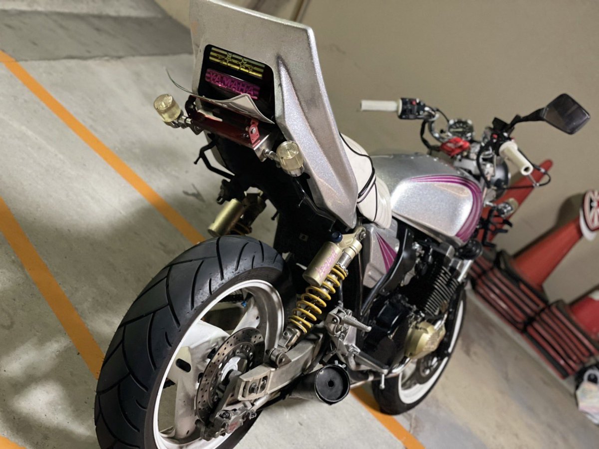 DMiQNtDMeYqdLGE's tweet photo. 高知県からXJR売ります！
気になる方DMどうぞ！
65万！値下げあり！
代理です！
#XJR
#XJR売ります https://t.co/LUKiQgSDZM