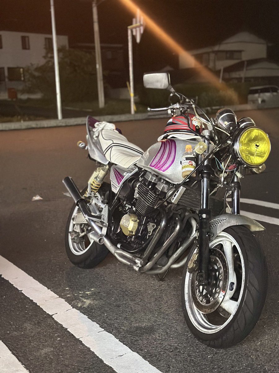 DMiQNtDMeYqdLGE's tweet photo. 高知県からXJR売ります！
気になる方DMどうぞ！
65万！値下げあり！
代理です！
#XJR
#XJR売ります https://t.co/LUKiQgSDZM