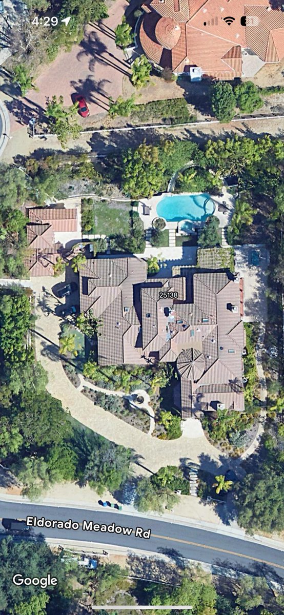 corneliabees's tweet photo. new level of “what i’m doing at 3am” achieved: satellite google mapping homes of the absurdly wealthy in calabasas to guess which belong to kardashians. insane tho right!!! https://t.co/aUYuoRQEfA
