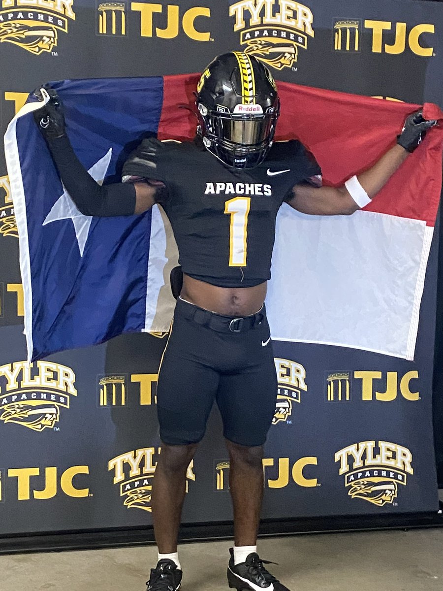 Great visit today thanks coaches! 
<a href="/CoachTLouis/">Terrence Louis</a> <a href="/CoachGomes12/">Michael Joseph Gomes</a> <a href="/DavidJohnsonQB/">David Johnnson</a> <a href="/CoachJacobsonTJ/">Coach Tanner Jacobson</a>