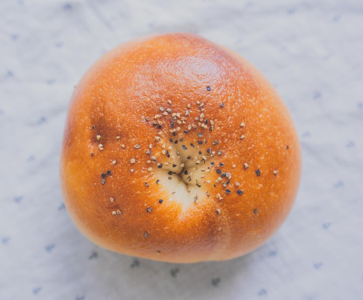 tokyo_bagel's tweet image. Con Amoreのベーグル。錦糸町パンタスティックで購入です。ドライオレンジとアールグレイの紅茶オレンジ。そしてオリジナルスパイスカレーベーグル

・パンタスティック
2024年1/26 ～ 2/4
錦糸町 オリナスモール

#ConAmore （#コナモーレ）
愛知県名古屋市緑区倉坂1508
g.co/kgs/swVpaAH