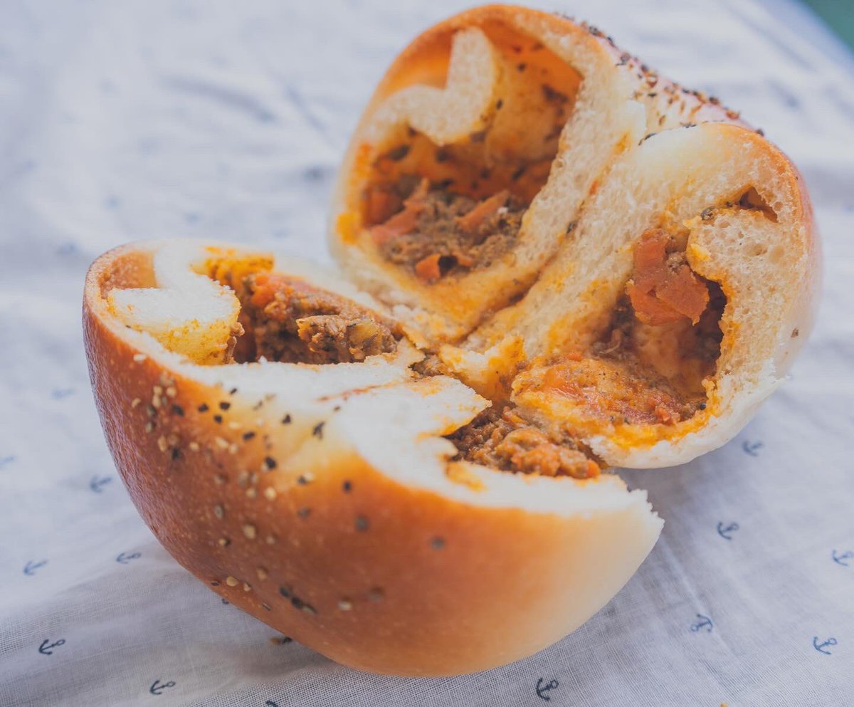 tokyo_bagel's tweet image. Con Amoreのベーグル。錦糸町パンタスティックで購入です。ドライオレンジとアールグレイの紅茶オレンジ。そしてオリジナルスパイスカレーベーグル

・パンタスティック
2024年1/26 ～ 2/4
錦糸町 オリナスモール

#ConAmore （#コナモーレ）
愛知県名古屋市緑区倉坂1508
g.co/kgs/swVpaAH