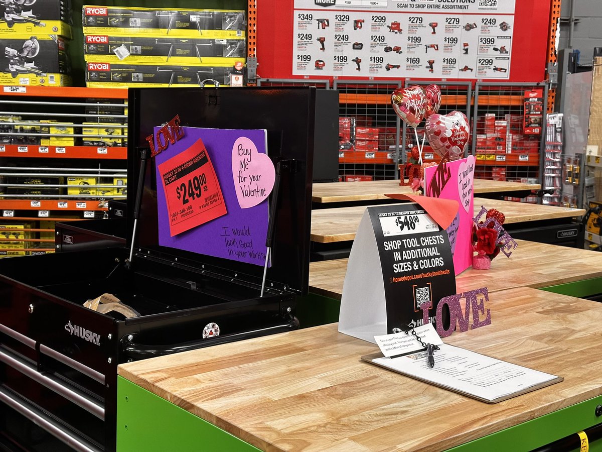 missmelimel516's tweet photo. Had to let these tool boxes stand out. Rocky River Home Depot. https://t.co/0J5XVMWCVQ