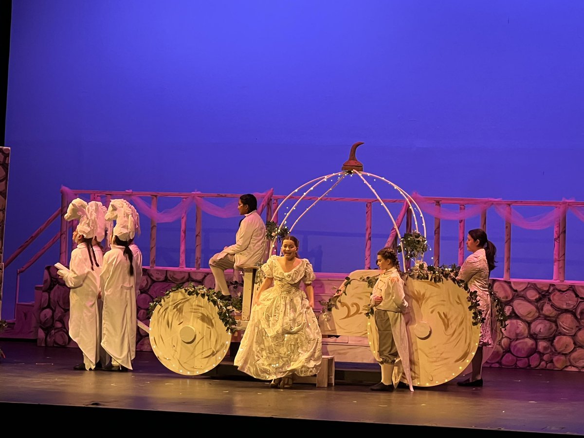 NSMS_Masquers's tweet image. Congratulations to the cast and crew of Cinderella on a successful opening night! Way to go! Impossible things are happening every day 🎶 @NSArtsAngels @NSArts1 @RyanWOHara @drzublionis @CarolASmyth @SHELLNORTHSHORE @dcchill22 @BrianMessemer @nshoredance @NSMSVikingVoice