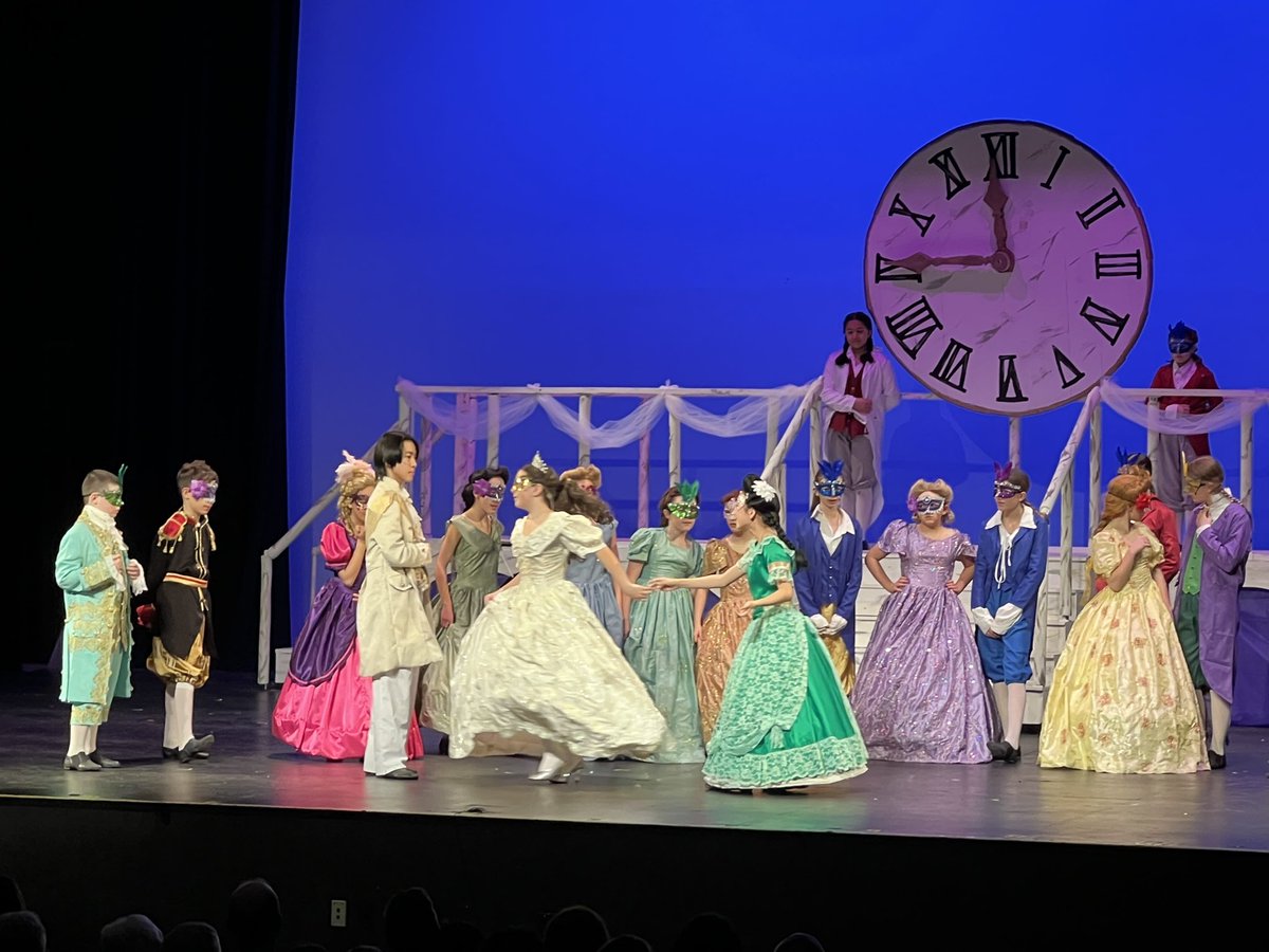 NSMS_Masquers's tweet image. Congratulations to the cast and crew of Cinderella on a successful opening night! Way to go! Impossible things are happening every day 🎶 @NSArtsAngels @NSArts1 @RyanWOHara @drzublionis @CarolASmyth @SHELLNORTHSHORE @dcchill22 @BrianMessemer @nshoredance @NSMSVikingVoice