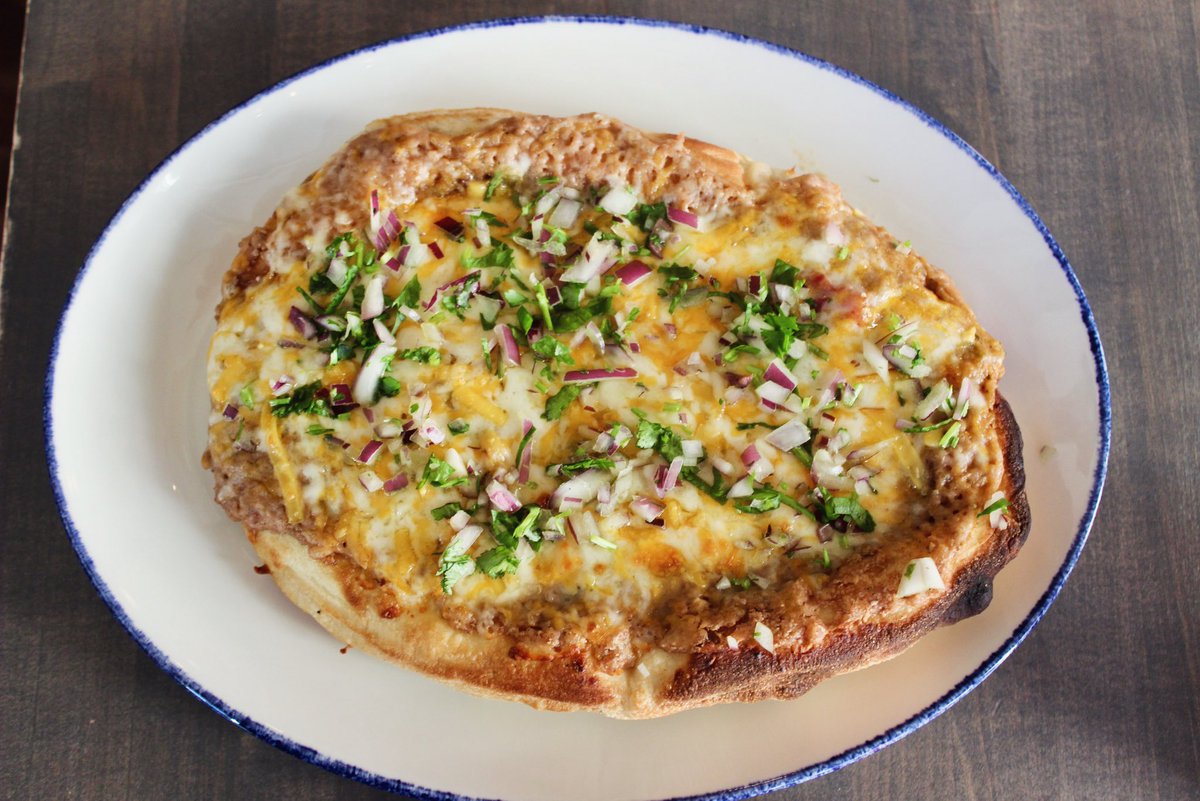 santoboulder's tweet image. F R Y | B R E A D ~ ♥️ We pay homage in the form of this comfort food, indigenous to Native Americans and New Mexico; honoring something beautiful derived from complicated origins. 

#santoboulder 
#frybread 
#beloved
#newmexico