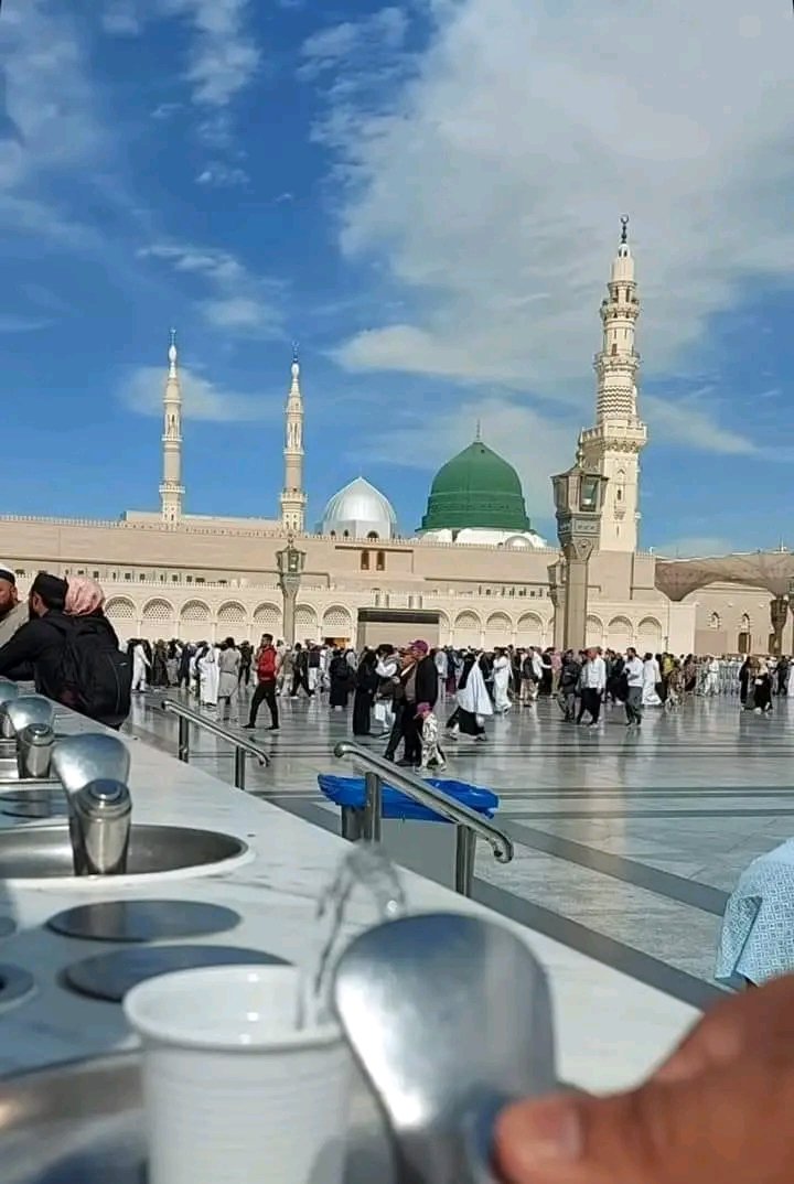 TufailFarid2's tweet image. یا رسول اللہﷺ میرے حال پر نظر فرمایئے
یا حبیب اللہﷺ میری عرض سنیے ♥️
میں غموں کے سمندر میں غوطہ زن ہوں
میری دستگیری فرمایئے اور مشکلیں آسان کردیجیے۔♥️