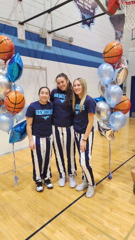 DGSgirlsBBALL's tweet photo. DGS 55
Willowbrook 33

Great senior night celebration! Proud of these girls! ❤️🏀

@meg_ganschow88 24 pt, 12 Feb
@Hayven_Harden3 16 pt, 8 Reb, 5 blk, 
3 stl
@Allisonjar11 10 pt, 9 Reb, 4 ast, 5 stl
@Addy_Bryant24 5 pt, 10 reb, 3 stl

Back at it tomorrow at Proviso East! https://t.co/hhMpEhiLPk