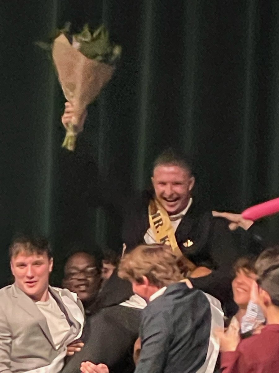 HumbleISD_KPHS's tweet photo. Congrats Mr. KPark, Brandon Waggoner!  @kp_stuco #WeAreKPark @KPark_Football @kp_wrestling @KPHS_big_heroes https://t.co/olrZSYDz5E