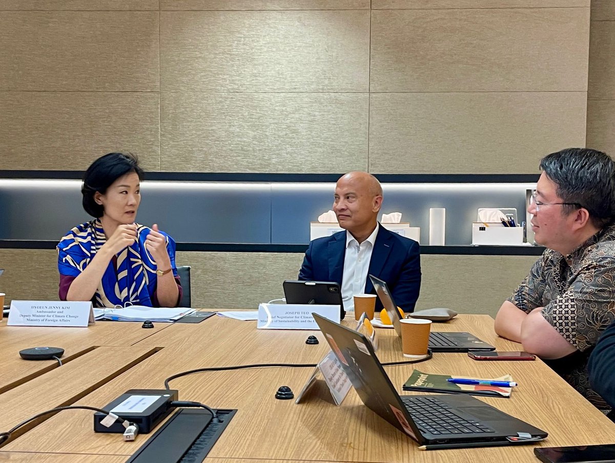 Singapore & ROK will celebrate 50 yrs of diplomatic relations in 2025 Pleased to host @jenny_hekim & her delegation in🇸🇬for our 9th🇰🇷🤝🇸🇬bilateral consultation on #climatchange to discuss ways to strengthen our cooperation on #ClimateAction in the lead up to this milestone event