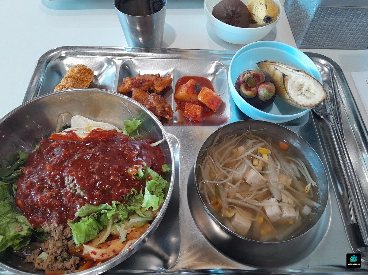 worksfess's tweet photo. Work! Coba spill makan siang kantor kalian yang enak ituuu! Sender first yaaaa 🫶 https://t.co/SvgI8tVJZJ