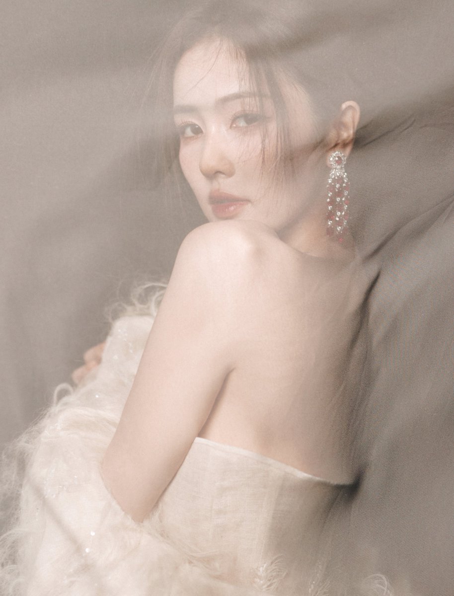 dablcpnk2's tweet photo. 240203 - Bailu's information station Weibo

#BaiLu's first look for the 2024 China Internet Audio Visual Annual award ceremony today 

#白鹿

1/3 https://t.co/AJ8xT7bIpV