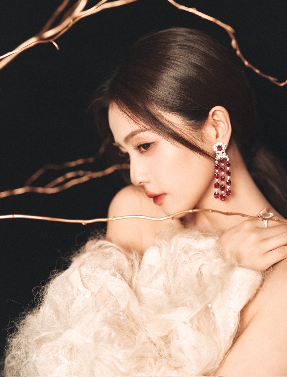 dablcpnk2's tweet photo. 240203 - Bailu's information station Weibo

#BaiLu's first look for the 2024 China Internet Audio Visual Annual award ceremony today 

#白鹿

1/3 https://t.co/AJ8xT7bIpV