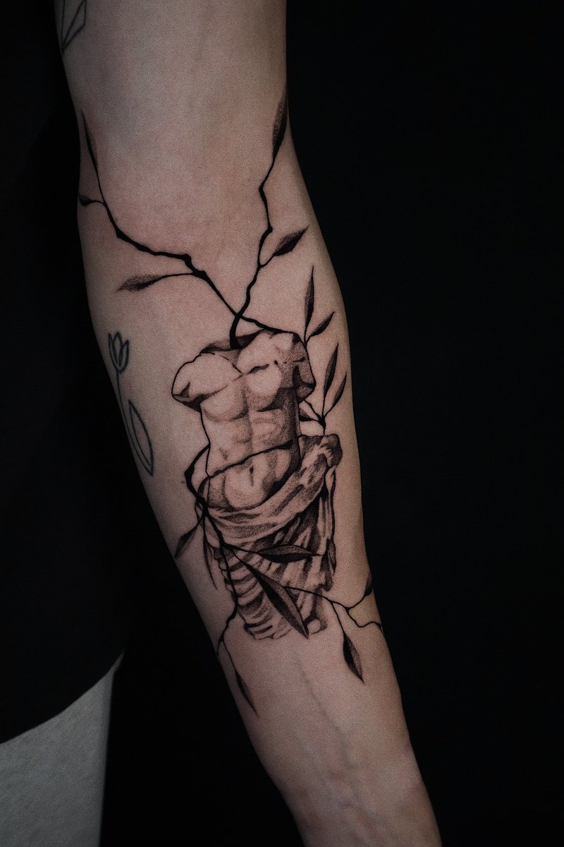 connormoonart's tweet photo. Some recent tattoos I’ve done that I think serve cunt https://t.co/aA9TDg4W1T