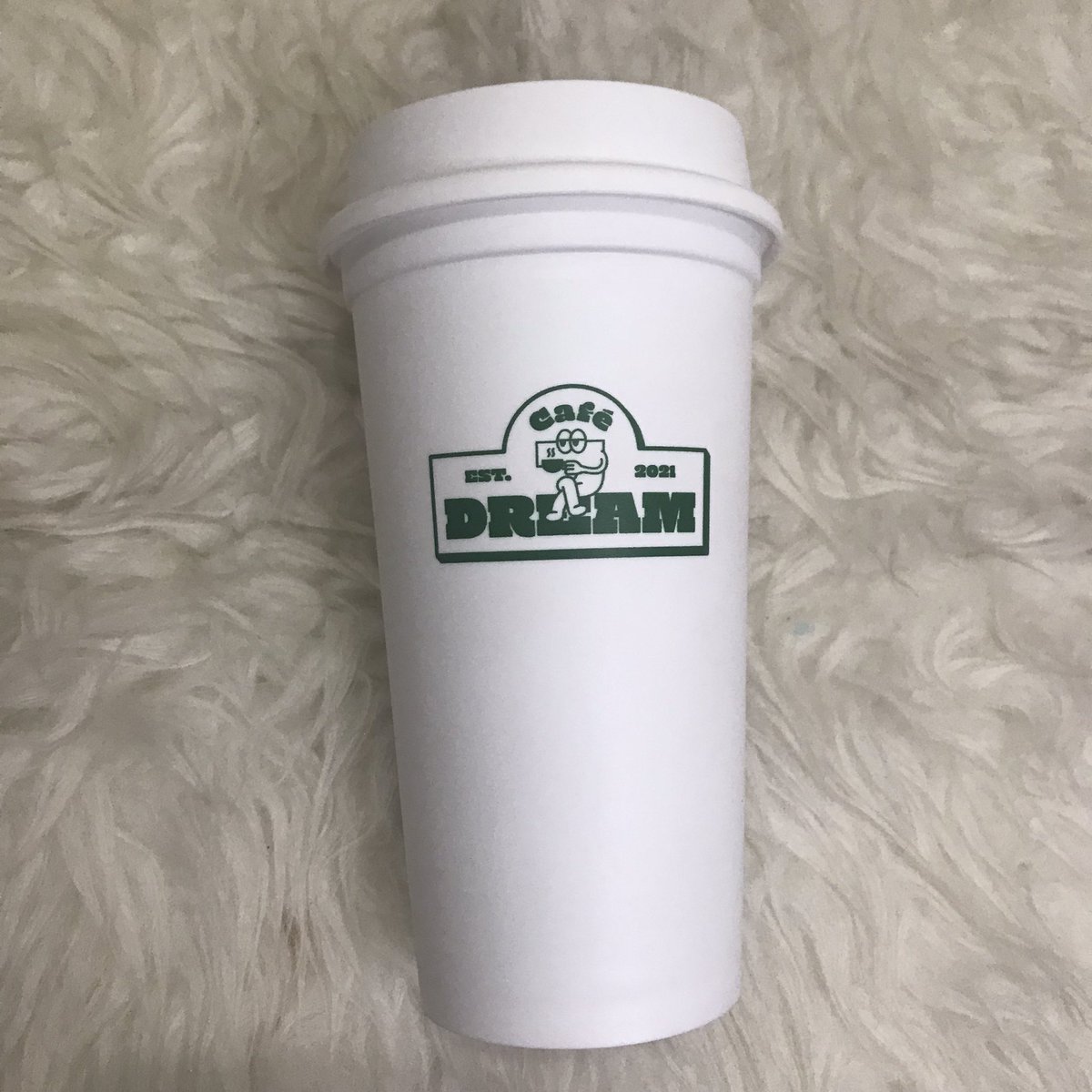 jungforchan's tweet photo. wts reusable cup dream cafe nct dream fullset unsealed (buat dibersihin) minus box agak peyok, pc agak damage bagian bawah
price 100k nego sadis dipersilahkan https://t.co/q11jelRJWo