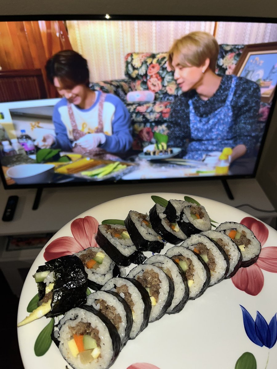 catboysuh's tweet photo. thanks for the tutorial! @johnnyjsuh @NCTsmtown #ChefAsh https://t.co/FVVGXCdtkz