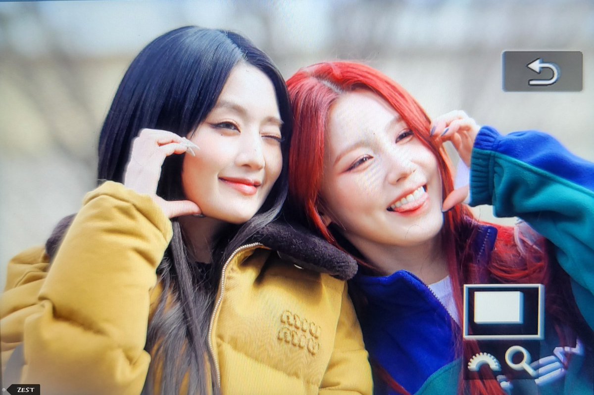 ZE5T_'s tweet photo. 240203 미연 민니 음중 미니팬미팅

#아이들 #여자아이들 #idle #gidle #민니 #minnie #미연 #miyeon https://t.co/mGGm8Z6KW5