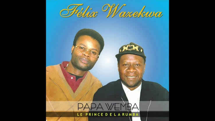 fbuyobe's tweet photo. Wazekwa alipopatikana, mwaka huohuo (1994) akafanya yake kwenye album ya Papa wemba ya FORIDOLES.

Kama haitoshi,  mwaka uliofuata (1995), Wazekwa akapiga 'tena tikitaka na taulo' kwenye album ya Papa Wemba ya POLE POSITION

Wazekwa akawa naye kanunua bifu na Koffi Olomide https://t.co/2lVSlBIUqe