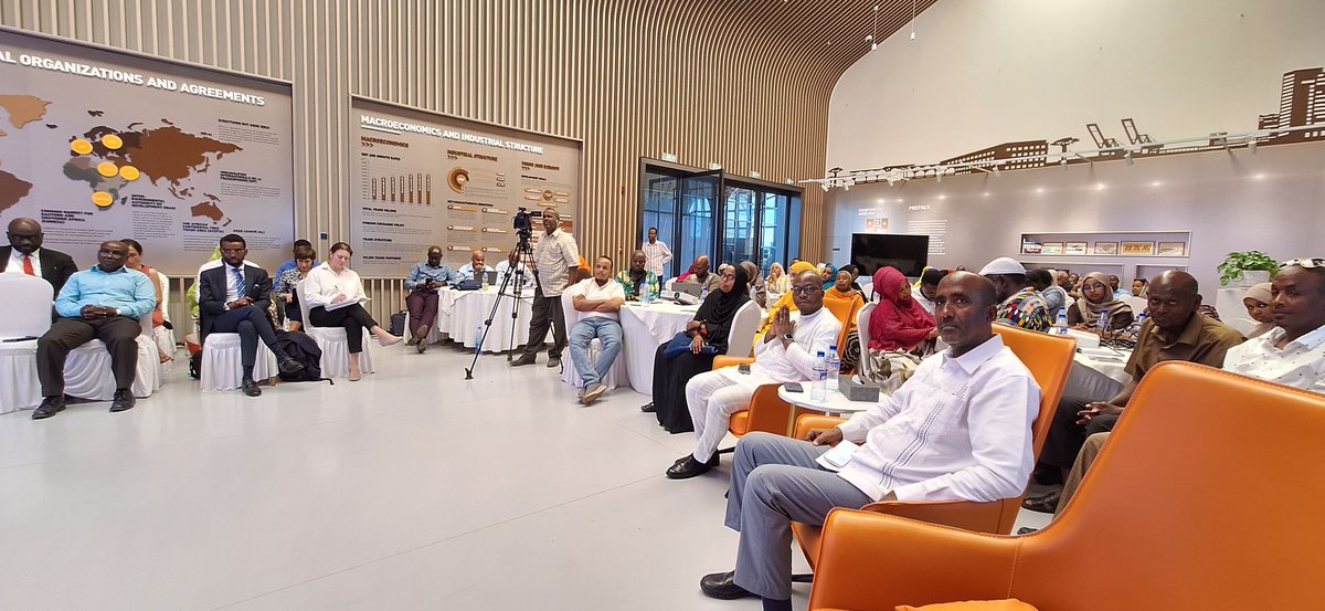 BeateDastel's tweet photo. Félicitations à l'équipe &amp; aux partenaires de HEM @RoblehDr @MinSantedj pour la stratégie de santé communautaire de Djibouti, en mettant l'accent sur la santé maternelle et infantile
#PourChaqueEnfant
@Gavi
@Banquemondiale
@GlobalFund
@UNICEFDjibouti
@WHODjibouti
@FranceaDjibouti https://t.co/sxo7rWVkhh