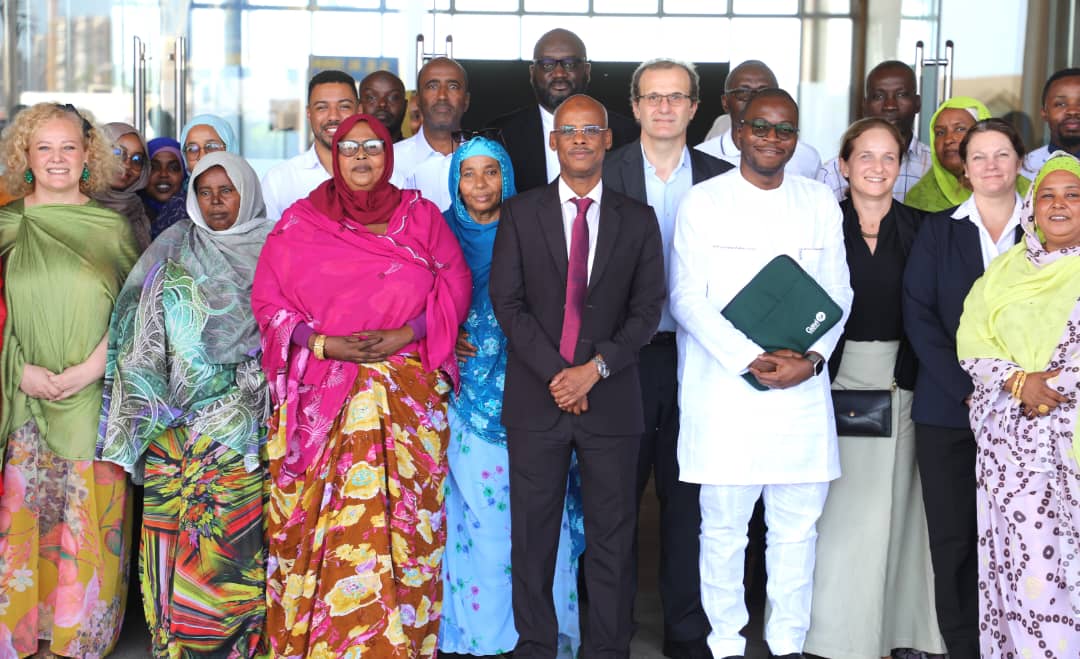 BeateDastel's tweet photo. Félicitations à l'équipe &amp; aux partenaires de HEM @RoblehDr @MinSantedj pour la stratégie de santé communautaire de Djibouti, en mettant l'accent sur la santé maternelle et infantile
#PourChaqueEnfant
@Gavi
@Banquemondiale
@GlobalFund
@UNICEFDjibouti
@WHODjibouti
@FranceaDjibouti https://t.co/sxo7rWVkhh