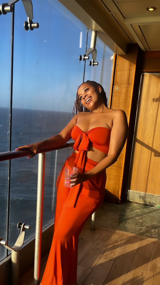 pale_lengolo's tweet image. Late besday what what 🫠 #MscSplendida