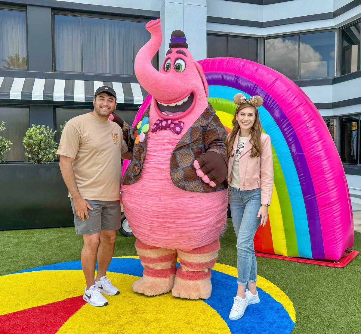 We were very pleasantly surprised with how much we liked the new Pixar Place Hotel! Stay tuned for our video of the hotel coming out tomorrow! 🔴🟡🔵⚪️