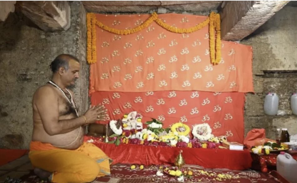 kanimozhi's tweet photo. Except for the Vyas family, access to #GyanvapiTemple is restricted to all, including to the Prime Minister of India. The entire Muslim community's reaction—opposing, striking, threatening, and using harsh language against Hindus, thereby worsening the atmosphere—frames the court's decision to allow the Vyas family their centuries-old right to worship as though it were an unwarranted privilege.