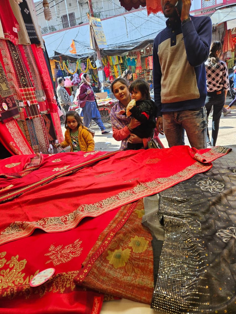 isanjaytrivedi's tweet image. आज दिनांक - 03/02/2024 को &quot;आयुषी सिंह&quot; जी की सिसामऊ बाज़ार में खोई हुई बेटी अनाउसमेंट सिस्टम की मदद से उन्हें धुंडवाकर वापिस की गई।🙏🌹

@uppolice @kanpurnagarpol @DMKanpur

#sanjay_trivedi_kanpur #LostChild #HelpFindThem #MissingChild #CommunityAlert #BringThemHome #LostKids