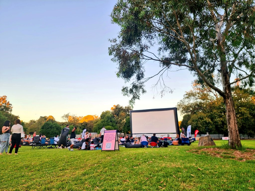 SMikic13's tweet photo. Ready to be entertained 😊
@moonlightcinema 
#Adelaide 
#BotanicPark 
#GoldGrass 
#AAMI https://t.co/Asvjk7sLhm