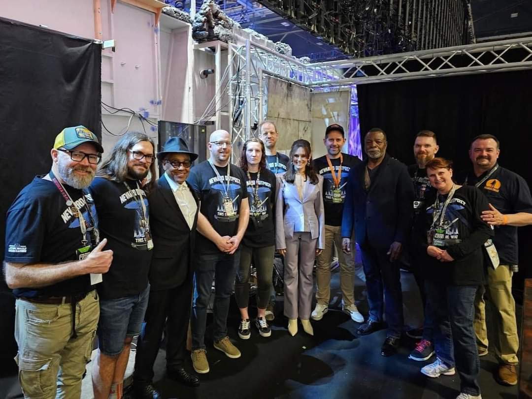 With great sadness we heard about the passing of legendary actor Carl Weathers. We had the honour of having him on the Nevarro set at Star Wars Celebration in 2023.