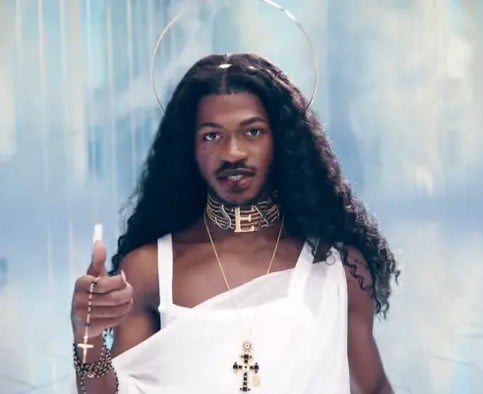 VientosenCalma's tweet photo. ‘J CHRIST’ de Lil Nas X no ha ofendido ni a José Manuel Soto https://t.co/Rxmq7KPT46 https://t.co/J0dySGlEyB