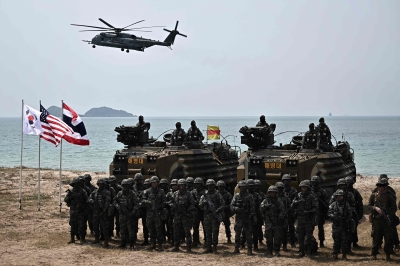 Kekuatan dalam perpaduan! Malaysia bersiap sedia untuk menyertai latihan ketenteraan Cobra Gold ke-43 di Thailand bulan ini. 🇲🇾🤝🇹🇭 Bersedia untuk latihan kolaboratif dan kerjasama antarabangsa. #CobraGold43 #MilitaryAlliance #MalaysiaDefence #GlobalPartnership #SecurityMatters