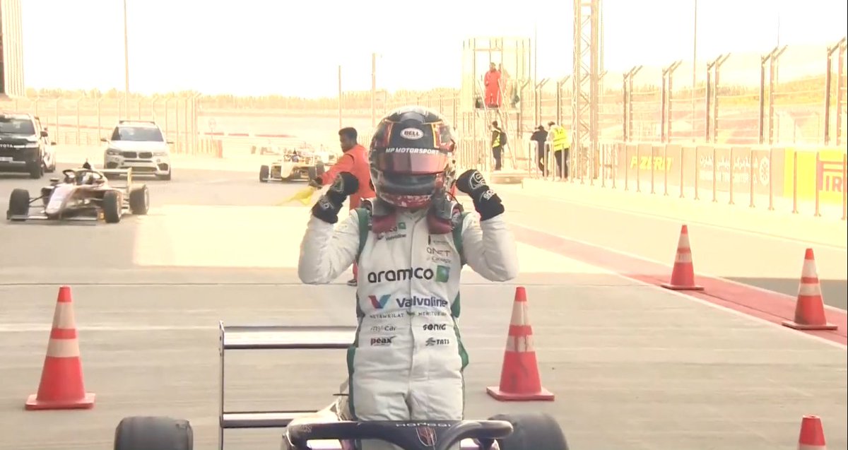 SHE'S BACK 💥 <a href="/HamdaalqubaisiO/">hamdaalqubaisi_official</a> wins Race 3 in F4 Saudi and takes her 11th victory of her career

#WomenInMotorsport #F4