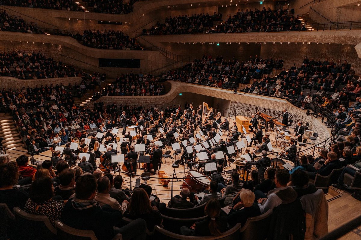 Oslo Philharmonic x Elbphilharmonie Hamburg A lovely residency and so much beautiful playing from the orchestra! 📸 Sophie Wolter