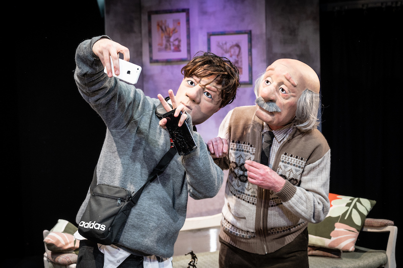 #THEATRE #REVIEW The Boy on the Roof @ShoreditchTH @MimeLondon @VamosTheatre 'The technical presentation of Savage’s show is particularly delightful, blending live-action performances from a three-strong cast playing multiple roles' ⭐️⭐️⭐️½ thereviewshub.com/boy-on-the-roo… #London