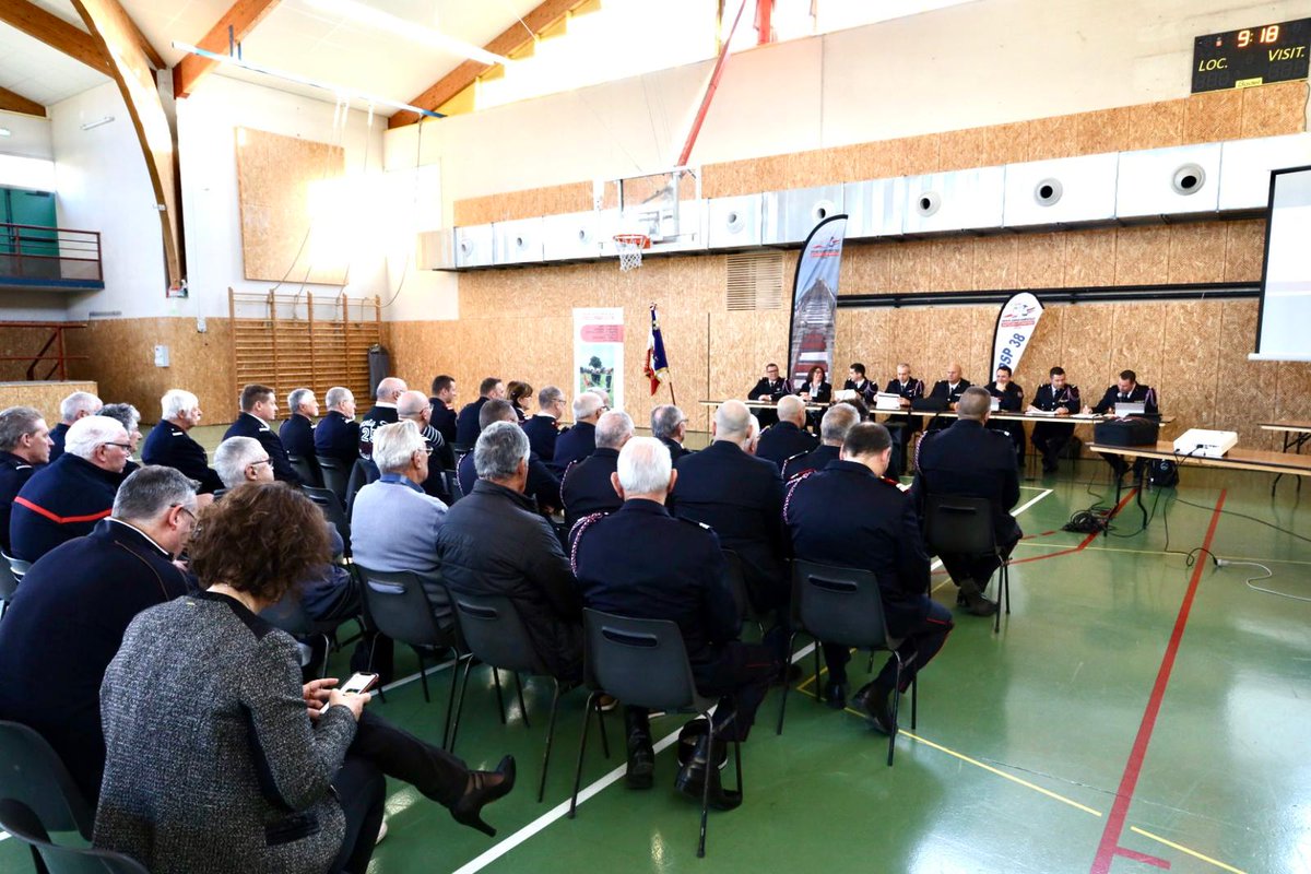 sdis38's tweet photo. 👏🏼 Ce samedi, le col D. Favard, directeur départemental adjoint du @sdis38, participe au Conseil d'administration de @udsp_38 qui se tient à La Murette. Le cne Vincent Tambuzzo vient d'être reconduit dans ses fonctions de président de @udsp_38. Félicitations ! https://t.co/SV7nvx2TcE