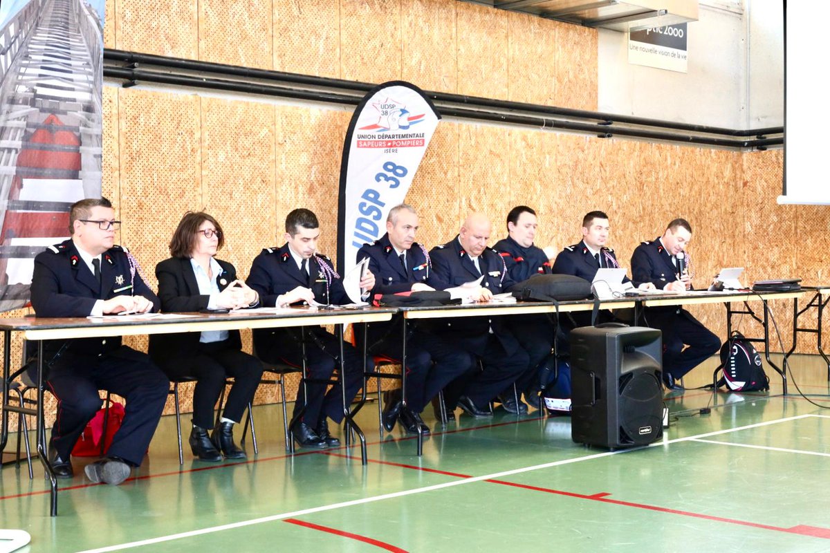 sdis38's tweet photo. 👏🏼 Ce samedi, le col D. Favard, directeur départemental adjoint du @sdis38, participe au Conseil d'administration de @udsp_38 qui se tient à La Murette. Le cne Vincent Tambuzzo vient d'être reconduit dans ses fonctions de président de @udsp_38. Félicitations ! https://t.co/SV7nvx2TcE