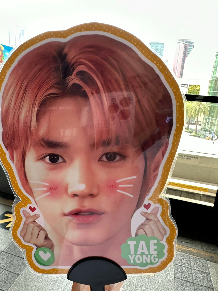 nct_menfess's tweet image. FANBOY NYAAA TIWAY 😍 💚

nct!