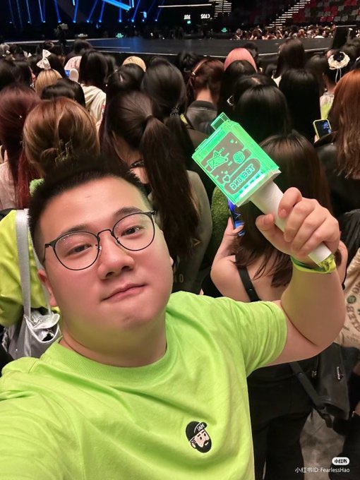 nct_menfess's tweet image. FANBOY NYAAA TIWAY 😍 💚

nct!