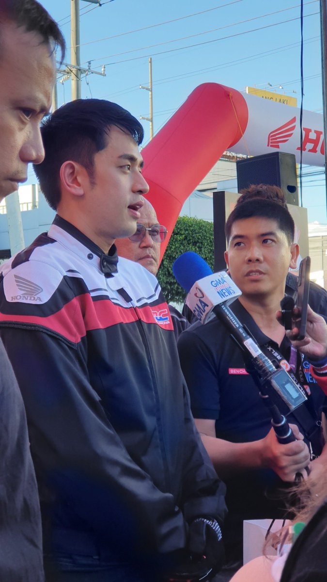 RolyHalagao's tweet photo. Striking!! I’m ecstatic to have finally witnessed the launching of newest Honda Motorcycle—Honda Winner X—at SM Southmall with its dapper endorser, @davidlicauco ! So grateful &amp; proud to be a part of this project!

#TheAllNewWinnerX
#DavidLicaucoForHonda
#DavidLicaucoxHondaPH https://t.co/MjRt330kHb