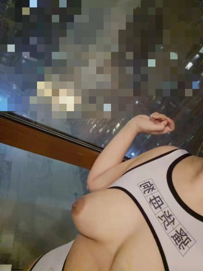 LiPy00's tweet photo. 新的连体衣，主人说很骚气＃母狗＃调教＃主人＃反差婊＃原味＃丝袜＃原味丝袜 https://t.co/05J6OCsWuB