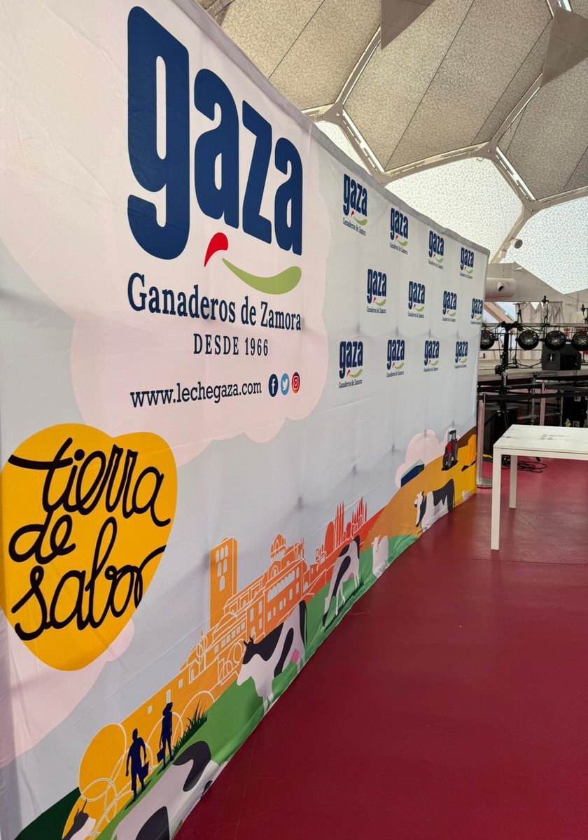 No dejamos de celebrar los Goya en Valladolid 😄 hoy patrocinamos el concurso de carteles de cine para niños👦👧 y esta semana hemos estado entregando GazaCaos en las proyecciones de las películas de animación nominadas a los Goya 🎥.
#lechegaza #lalechedecastillayleon