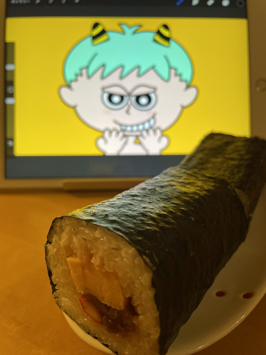 MINE_MoonNext's tweet photo. ちゃんと、75°に向かって食べたよ。
（豆じゃねーやん！笑）
#節分
#恵方巻き
#イラスト
#夕飯 https://t.co/uzUBn4w4KF