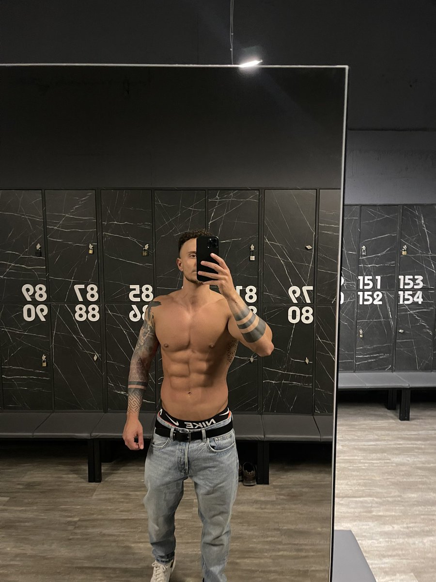 RichardDarell2's tweet photo. Live now on @chaturbate at https://t.co/yxySS02kHJ #muscle #abs #fit #fitworld #camboy #worship #muscles #nude #bigcock #biceps #pecs https://t.co/f8ibub9Hch