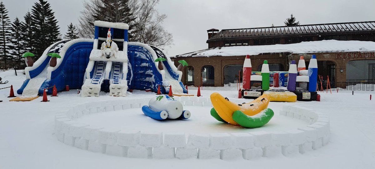 ski_minowa's tweet photo. 【2/3】レストハウス前にキッズパークがオープン！　
・シロクマスライダー
・トランポリン
・バナナシーソー（大小）
・そり各種
入場料は1,000円（3歳～中学生
※低学年までは保護者同伴）、大人　500円　※2歳までは無料ですが、保護者の料金500円が必要です。

#箕輪スキー場 https://t.co/F9TuexKAJz