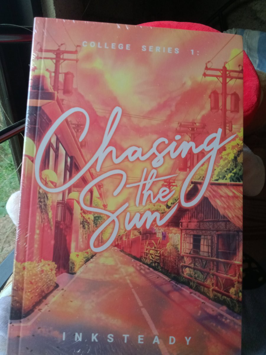 LavyrinthosWp's tweet photo. late post but yeah, i chased the sun! first book na binili ko 😭❤️ miss u @inksteadywp balik ka na ♡ https://t.co/TYsYXvxS2z