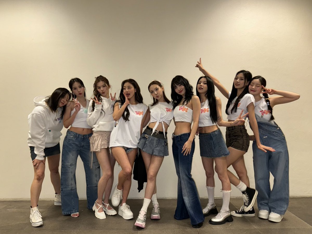 JYPETWICE's tweet photo. TWICE 5TH WORLD TOUR 'READY TO BE' IN #MEXICOCITY - DAY 1

Mexico ONCE! How are you feeling tonight?❤️‍🔥
Performing in Mexico again was a dream come true, and YOU made it happen! 

We were so thrilled to perform "I GOT YOU" for the first time ever after release! 
Our hearts are still beating from all the love and cheers we've received from you.💓

Have a good rest tonight, and see you tomorrow at Day 2! Te amo ONCE🩷

+*:ꔫ:* 𝐿𝑖𝑠𝑡𝑒𝑛 𝐼 𝐺𝑂𝑇 𝑌𝑂𝑈 *:ꔫ:*+
https://t.co/N7RCXStkGm 

+*:ꔫ:* 𝑊𝑖𝑡ℎ 𝑌𝑂𝑈-𝑡ℎ *:ꔫ:*+
𝑃𝑟𝑒-𝑆𝑎𝑣𝑒 & 𝑃𝑟𝑒-𝑂𝑟𝑑𝑒𝑟
https://t.co/iL7T6aQQYZ 

#TWICE #트와이스 #READYTOBE #TWICE_5TH_WORLD_TOUR
#IGOTYOU🤝 #WithYOUth❤‍🔥